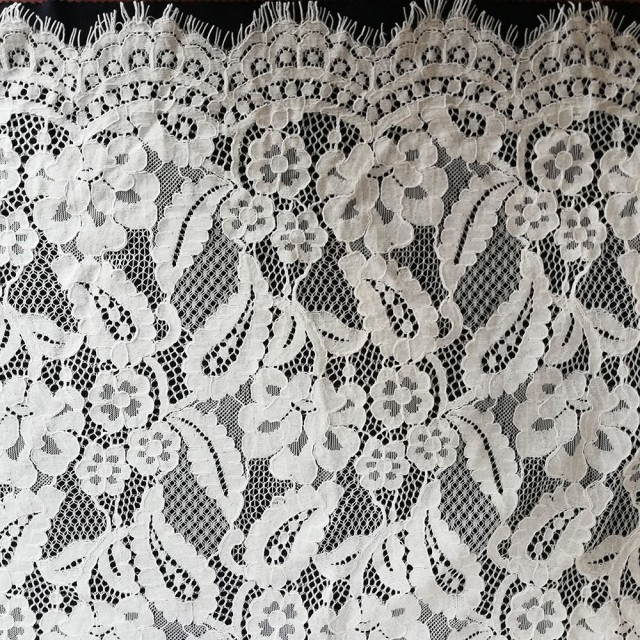 Tricot lace and lace fabric